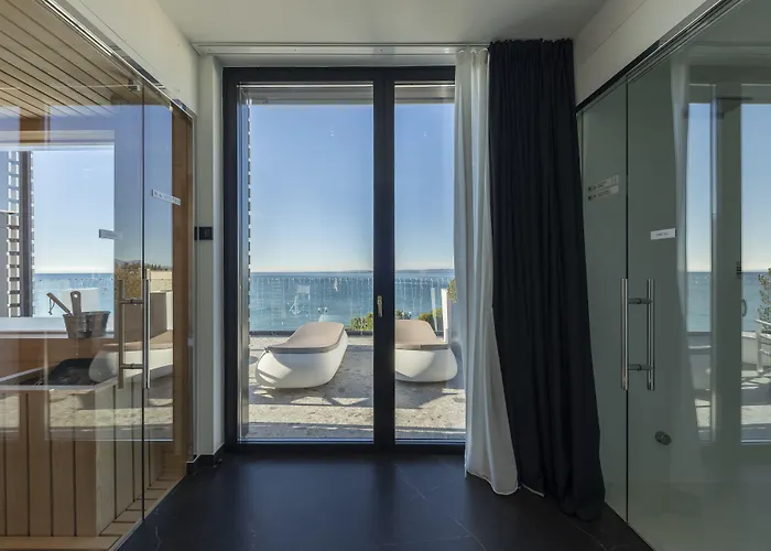 Maisonme Boutique (adults Only) Готель 4*